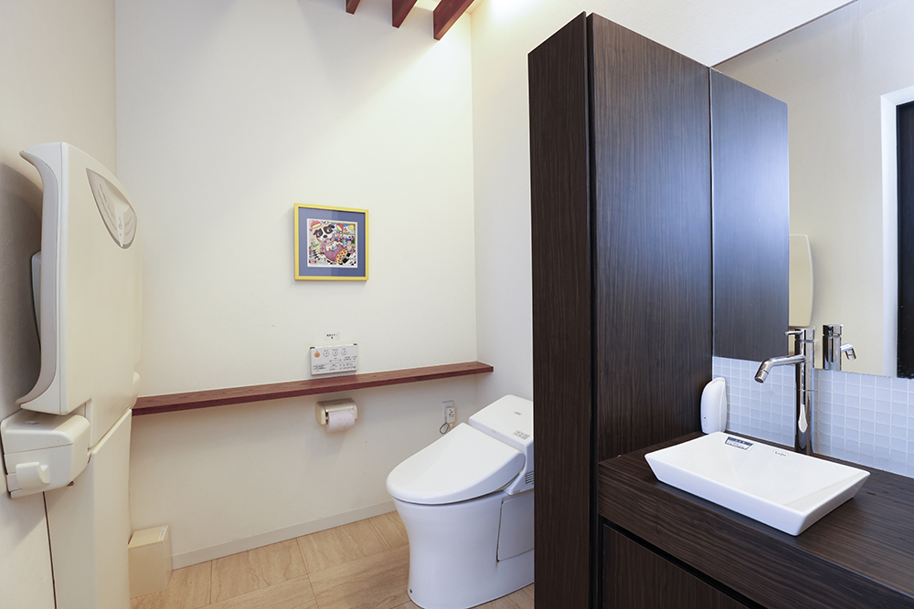 ベビーベッド設置済みのトイレ